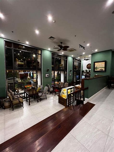 AURORA SUITES $32 ($̶4̶0̶) .